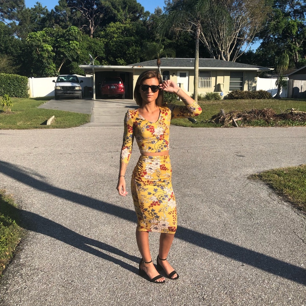 Floral pattern skirt set